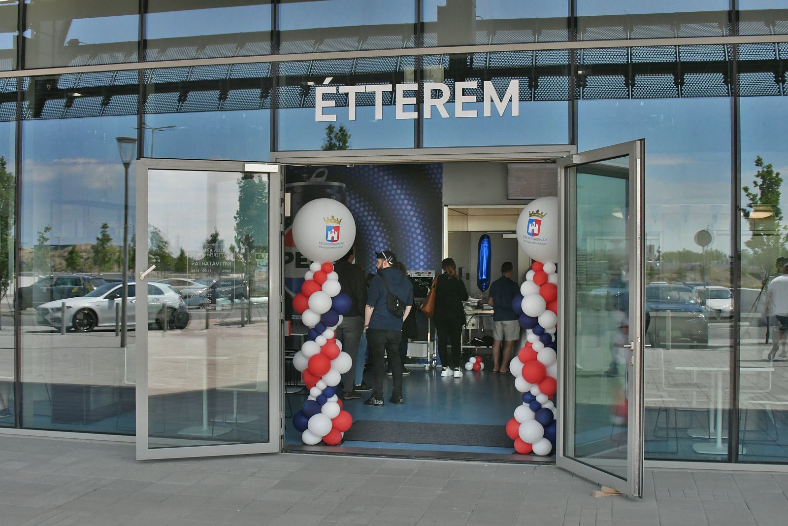 Egyéves születésnapját ünnepelte az Aréna Étterem